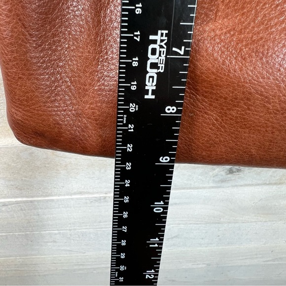 Margot Hobo Crossbody Purse Brown Leather Bag Pockets Adjustable Strap Logo - Picture 13 of 14